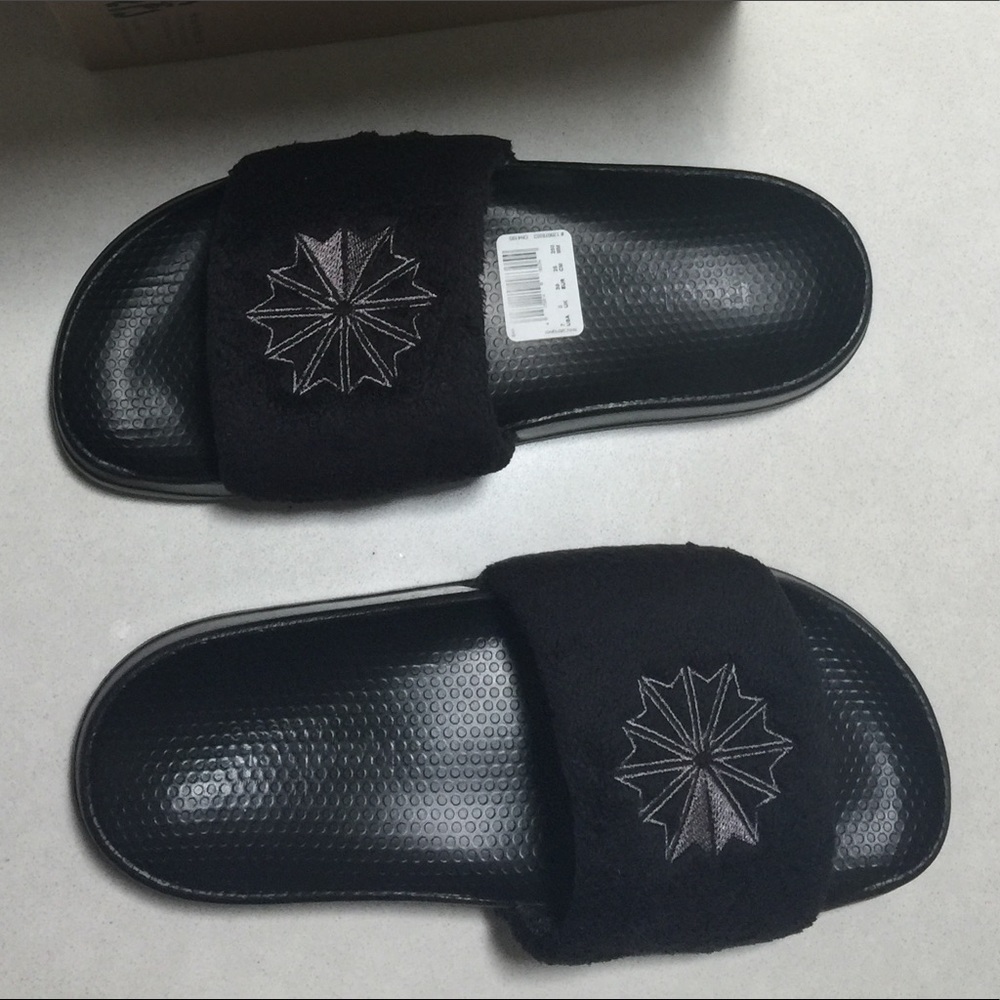 Great gifts! New Reebok Black Cute Slipper